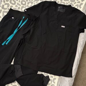 Figs Black Scrub Set with Teal Accents